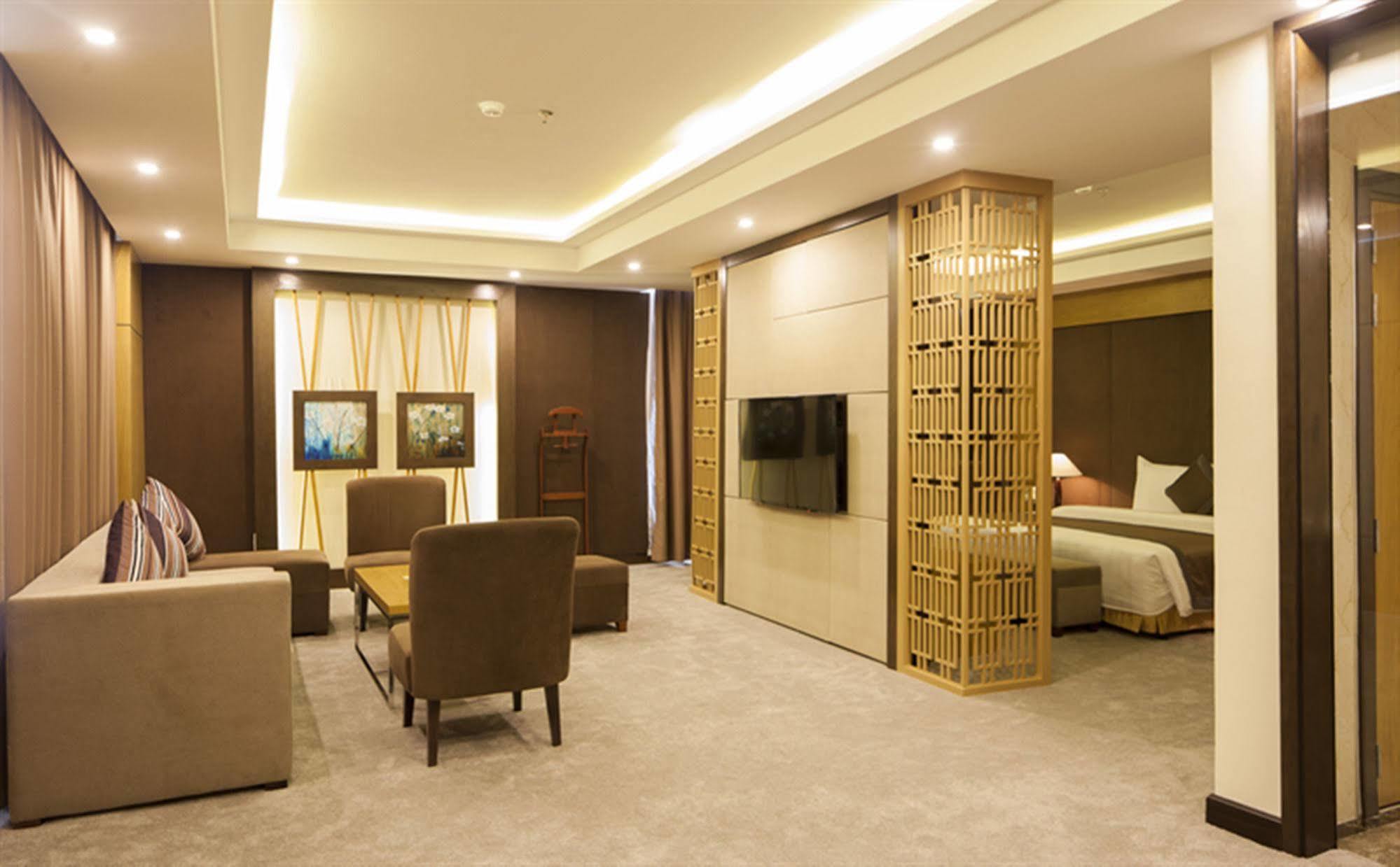 Muong Thanh Luxury Buon Ma Thuot Hotel מראה חיצוני תמונה